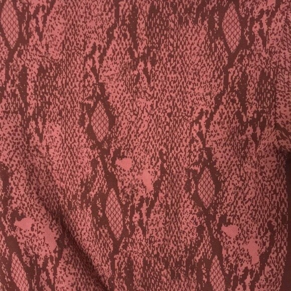 Fabletics Kamila Seamless Long-Sleeve athletic Top size medium - Picture 12 of 12